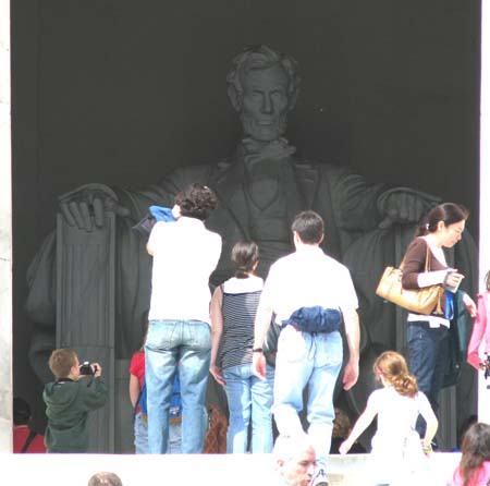 lincoln memorial 2a receives guests