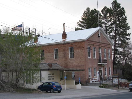 IMG_2476 great court house but no school