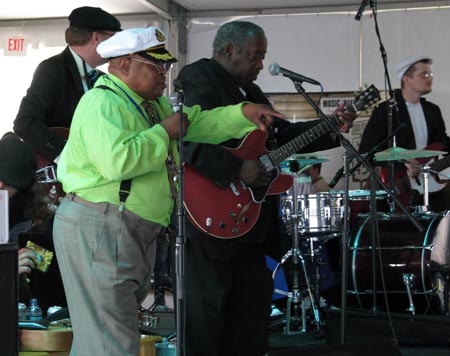 0378 digging the sound - and the shirt