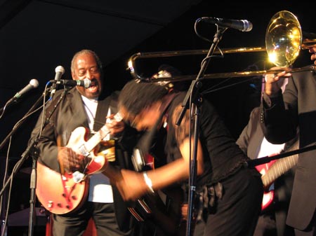 0386b beverly plays like a maniac