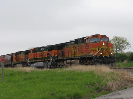 IMG_1295 3 locos 125 wagons